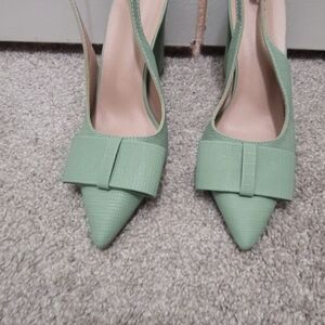 Elegant Green Slingback Heels